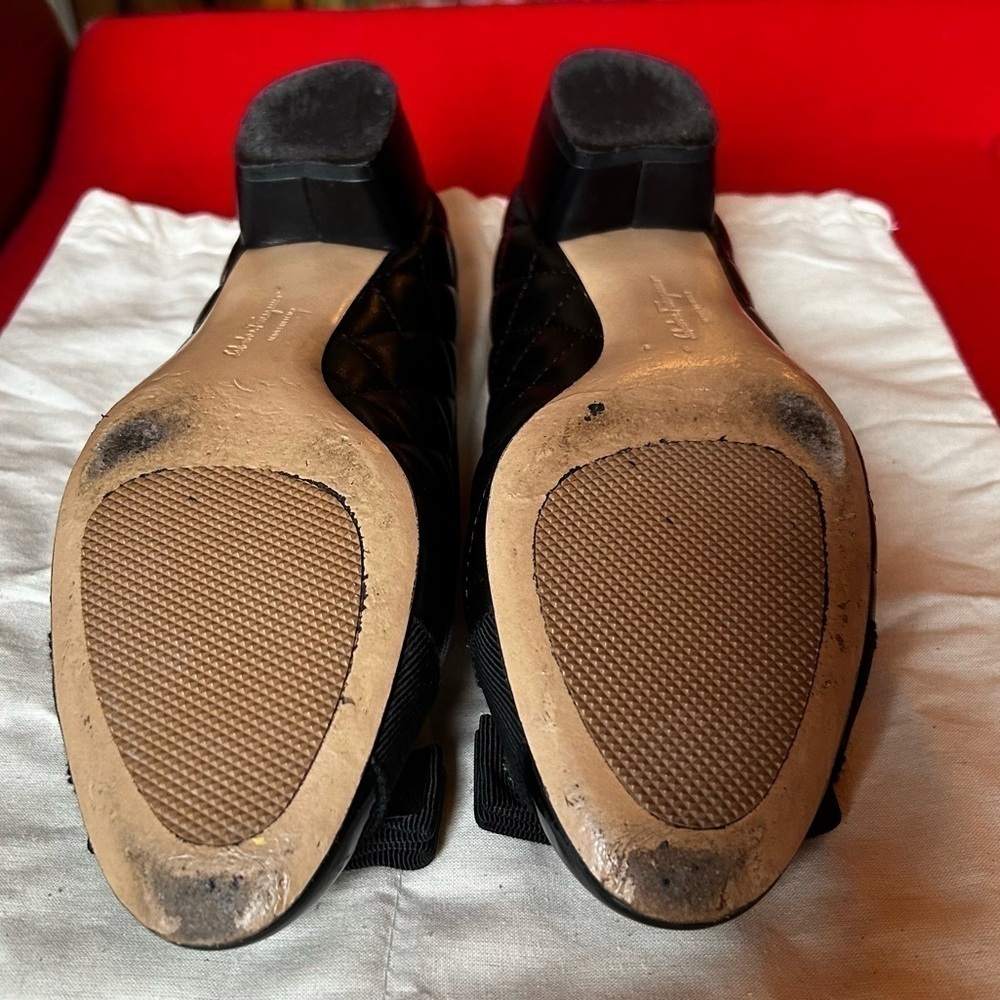 SALVATORE FERRAGAMO Vara Pump Size 6 - Picture 9 of 16